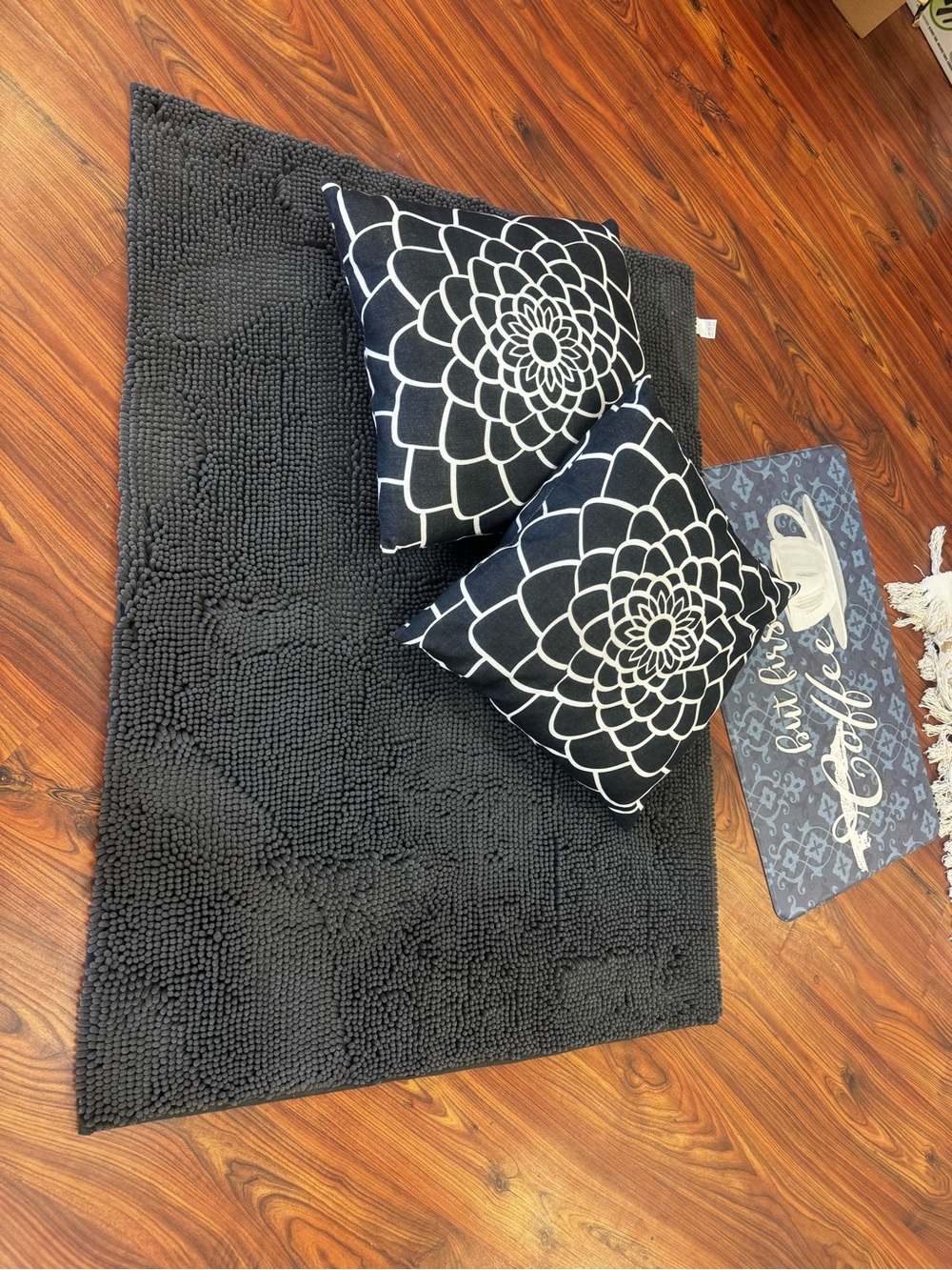 Black Chenille living room  Rug with Black/Gray Floral Throw Pillows